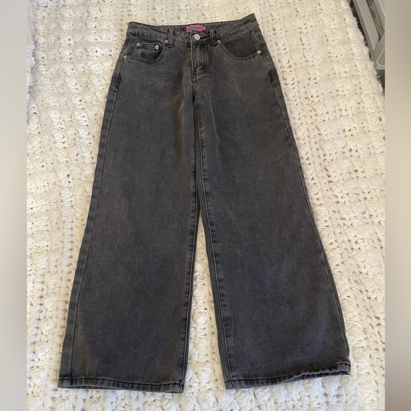 EDIKTED Petite Raelynn Washed Low Rise Jeans - Picture 3 of 6